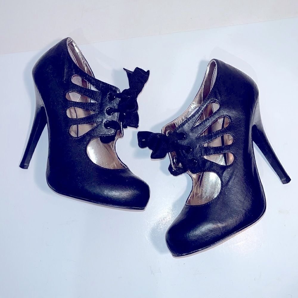 Steve Madden black leather string up 5”heels - Picture 4 of 6